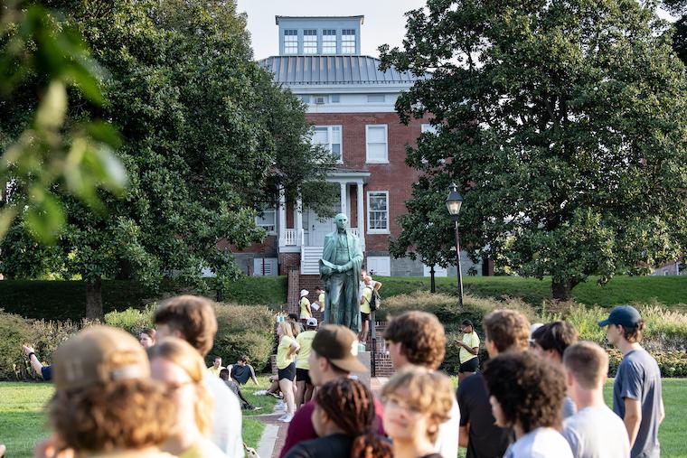 students in front of statue of George Washington